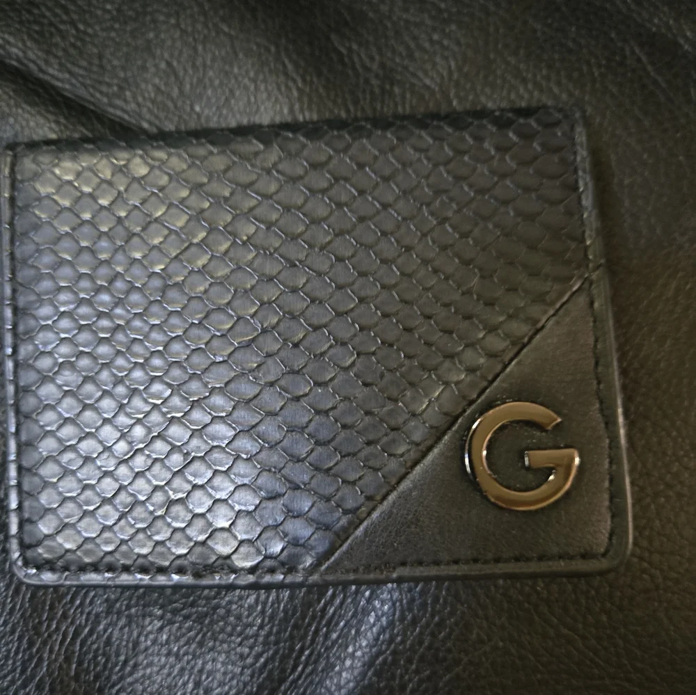 Guess quilted large bag 12"x10"x4" w/free G by Guess card holder - Picture 12 of 13